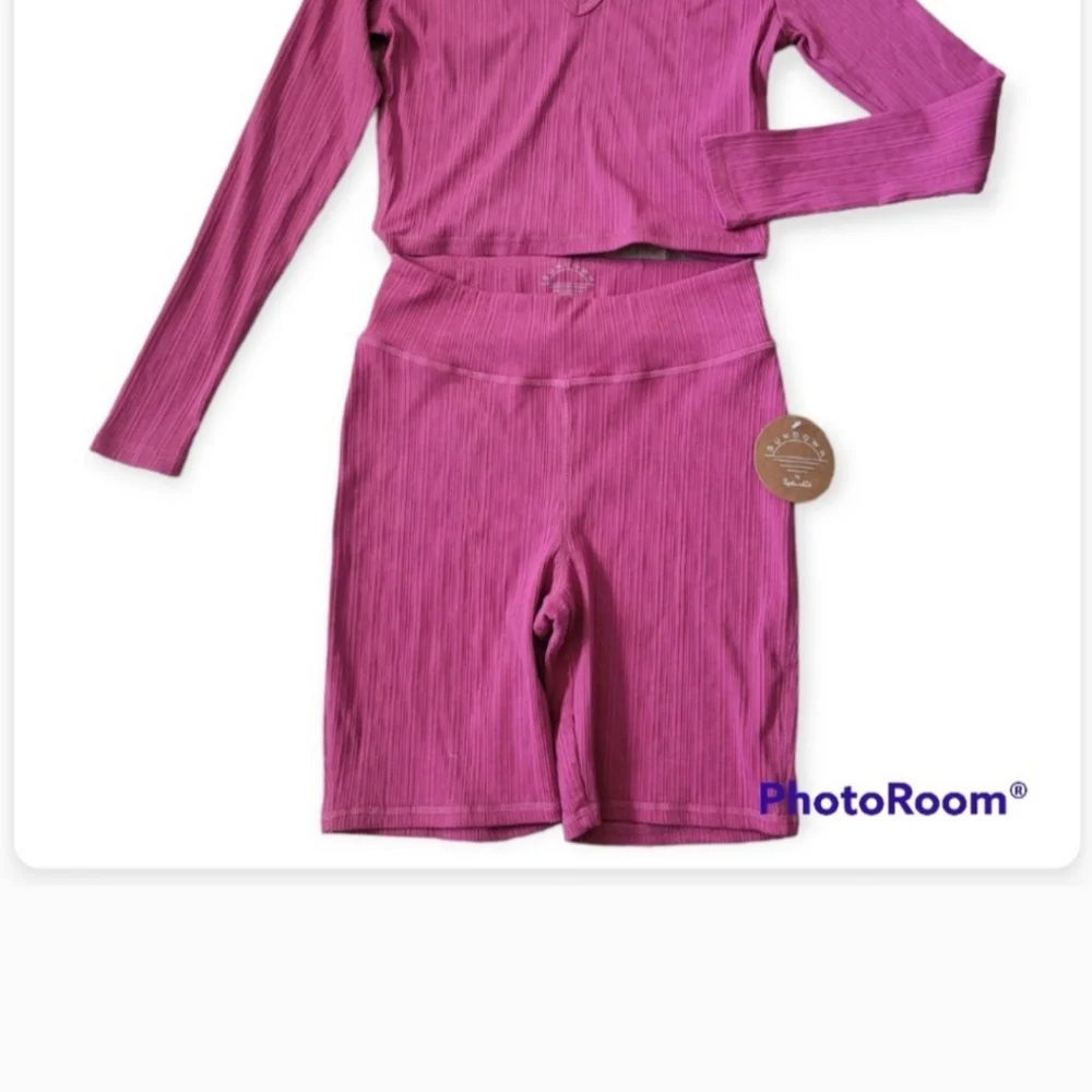 Splendid Ada Notch Tee & Axel Biker Short Set